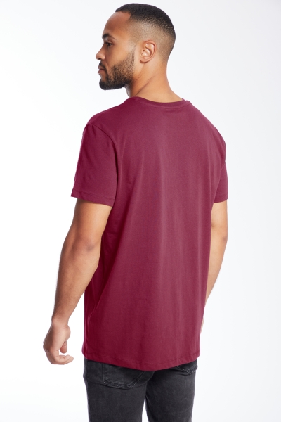 whale vs. ships 2.0 Men Essential T-Shirt - Burgundy
